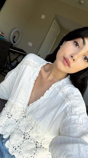 Alexa Mansour