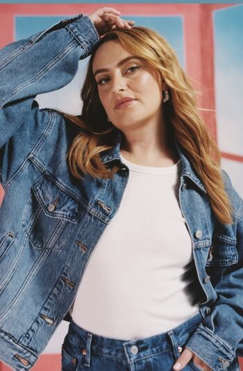 Amelia Dimoldenberg
