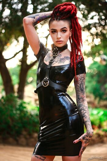 Leigh Raven