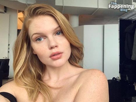 Savannah Smith (Model)