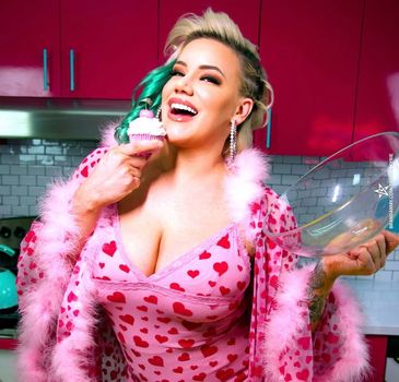 Taya Valkyrie